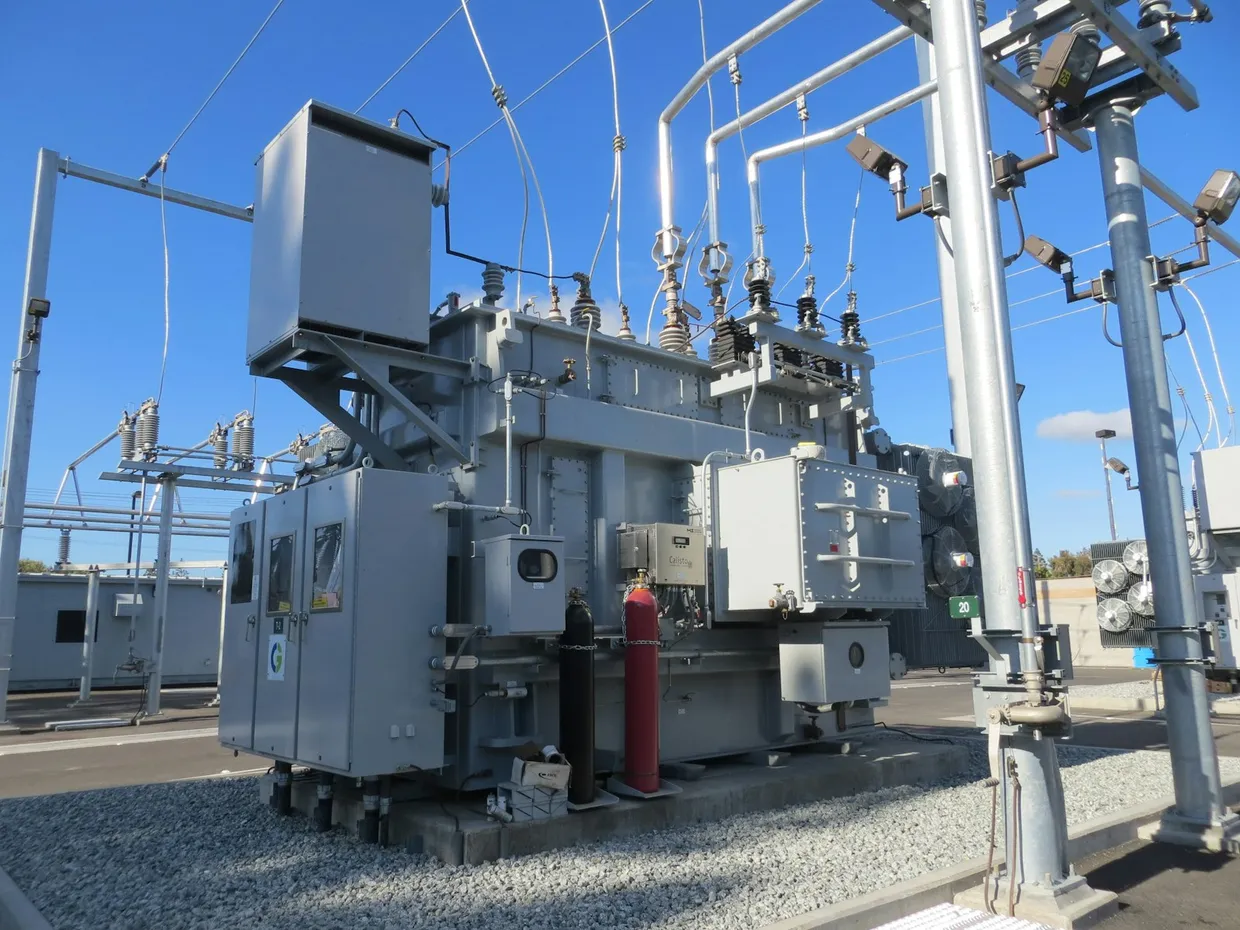 Transformador de una subestación eléctrica de alta tensión